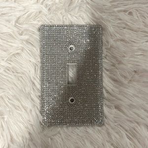 It is a very nice bedazzled light thing. It is in good quality never used.
